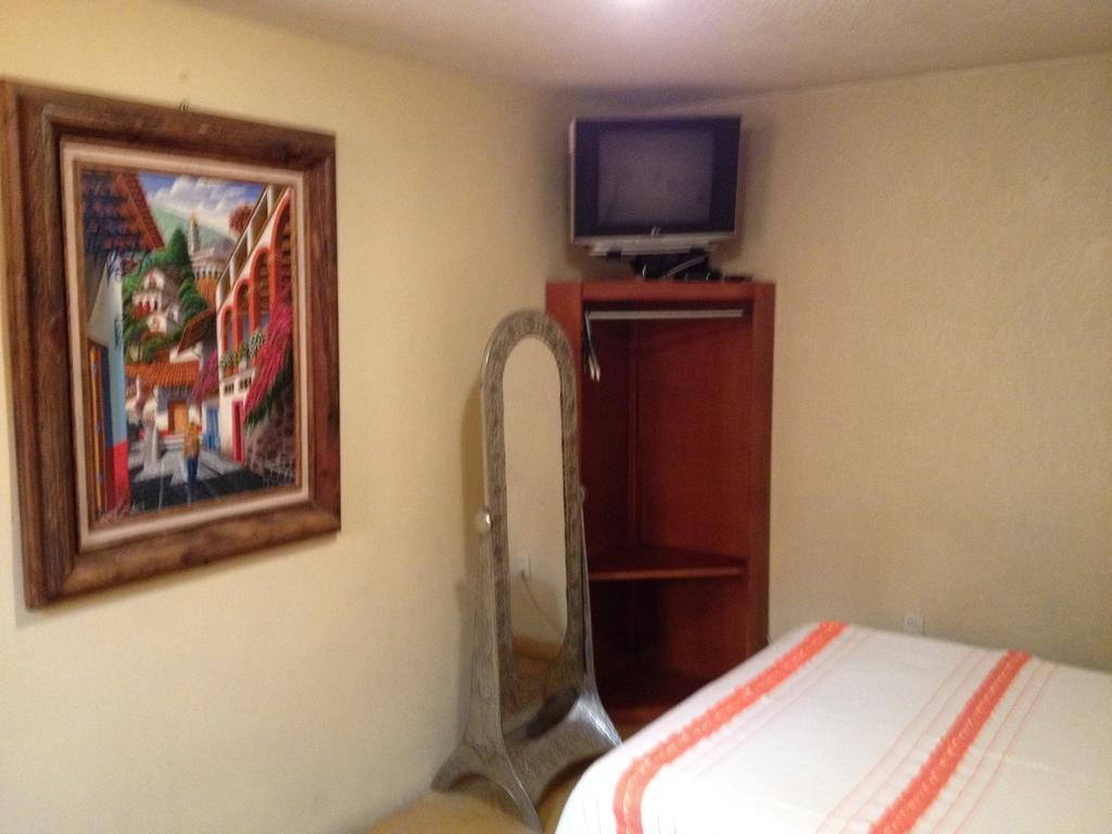 Hostal Casa Castillo Morelia Exterior foto